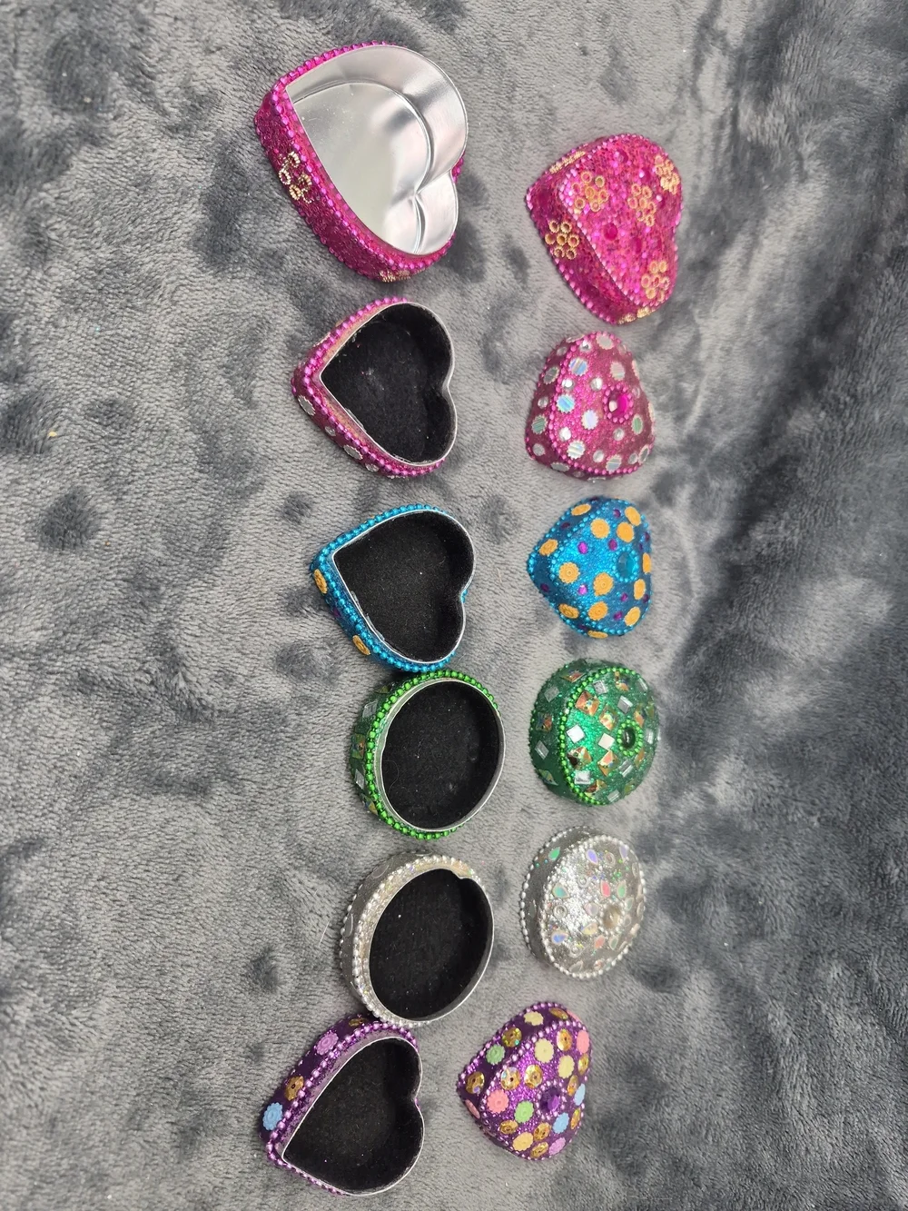 Hand Crafted Beaded Trinket Boxes Sparkling Rhinestone Heart Shape  6 Pcs
